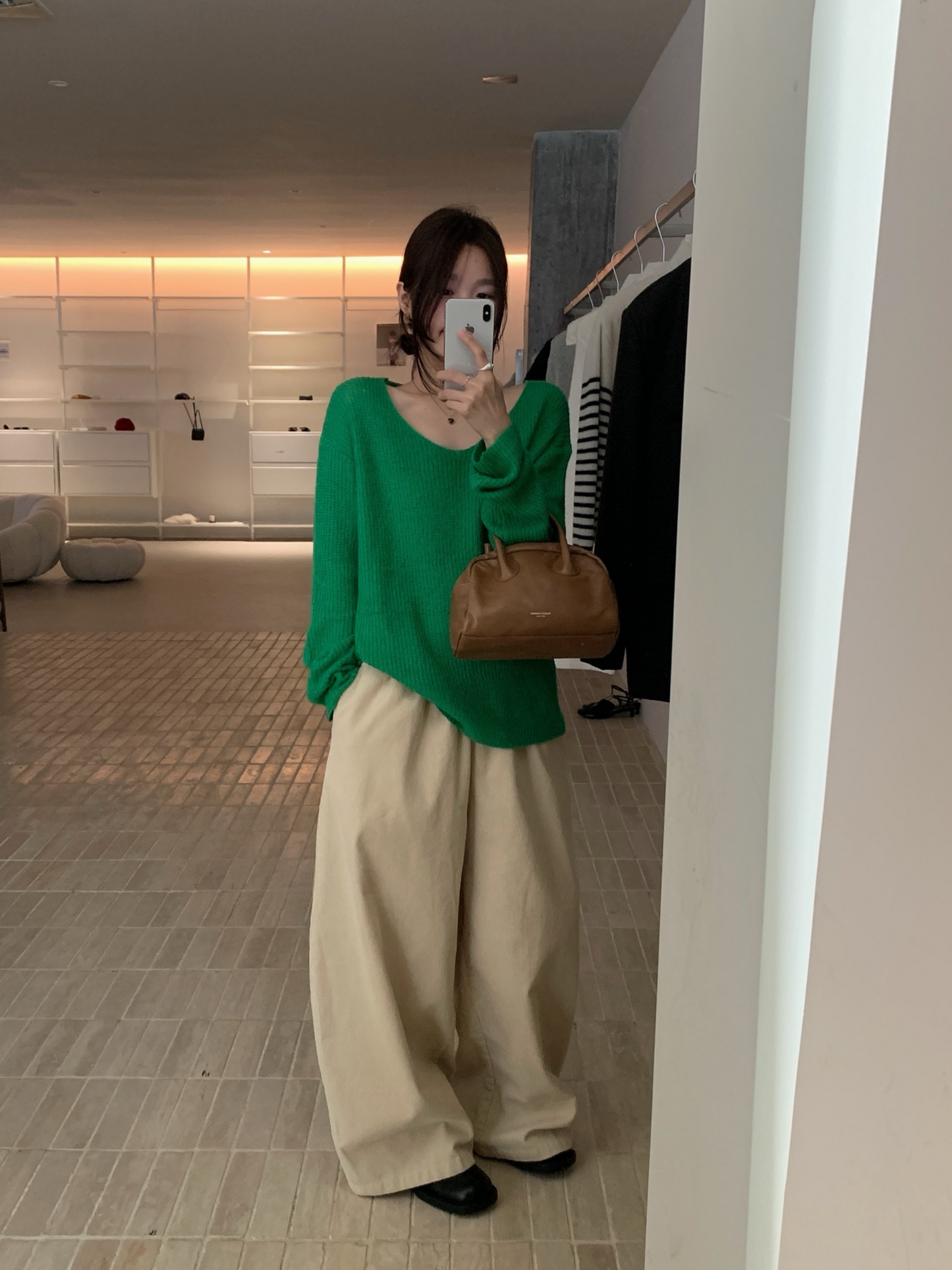 // 小復古感橡筋腰燈芯絨褲