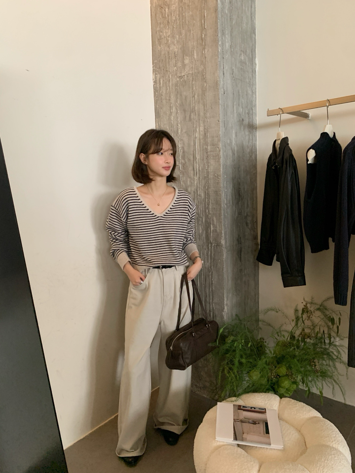 // 超軟糯氛圍感V領幼間條NT