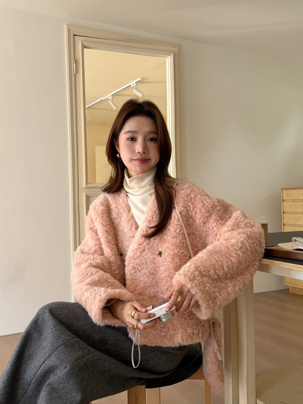 // V領雙排扣毛毛皮毛一體外套(連袋仔)