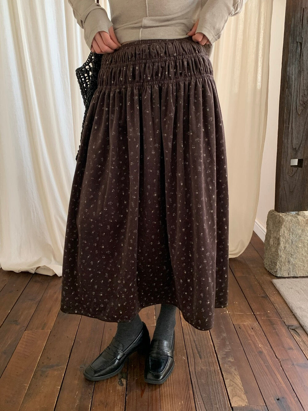 // 秋冬磨毛質料碎花中裙