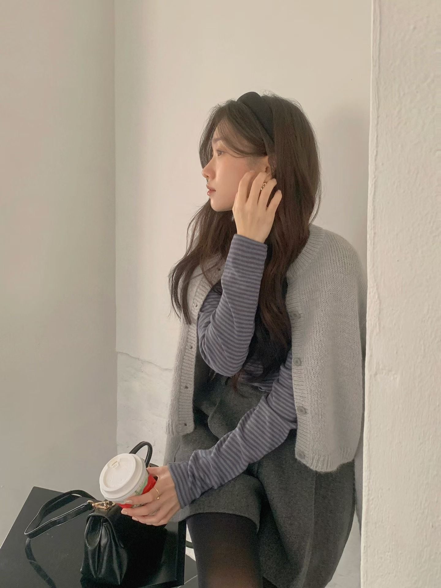 // 背後lace貼布混羊毛圓領CD