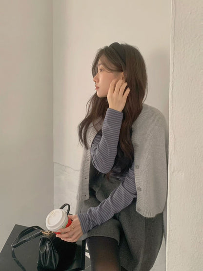 // 背後lace貼布混羊毛圓領CD