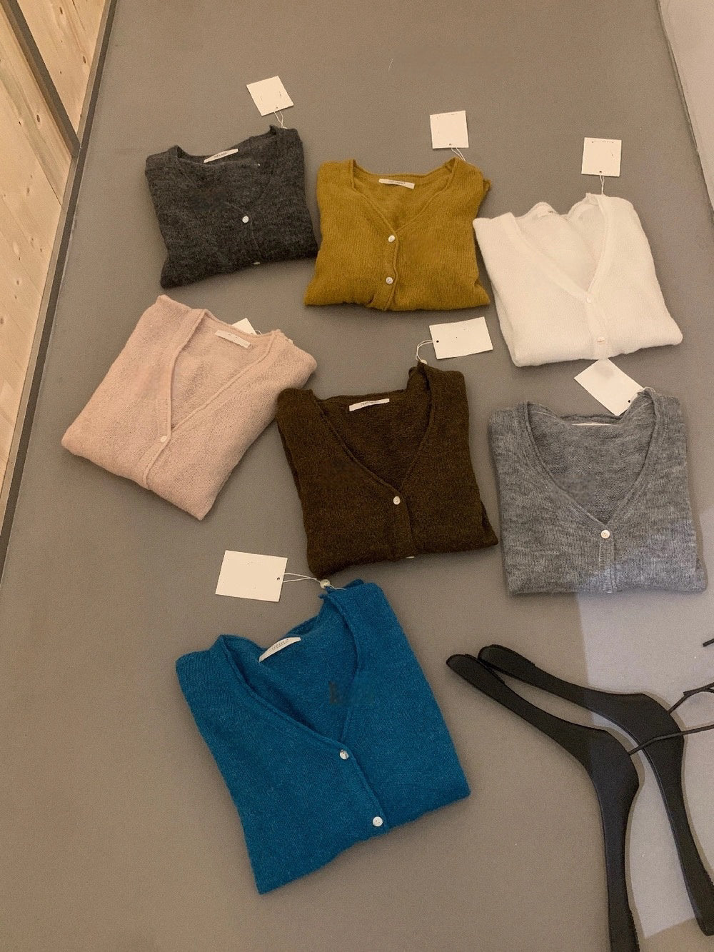 C32 / 簡約氣質V領針織外套(12%merino wool)