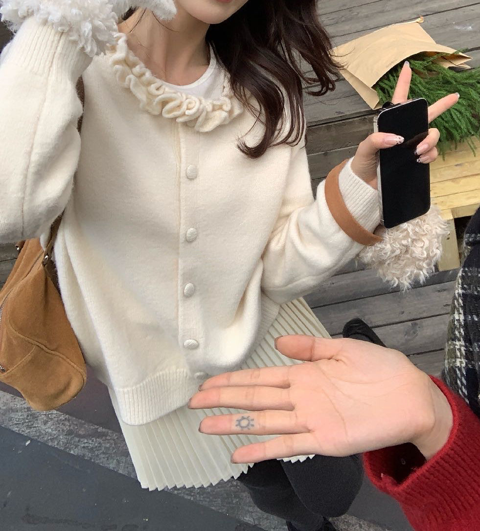 // 設計感花邊領口CD