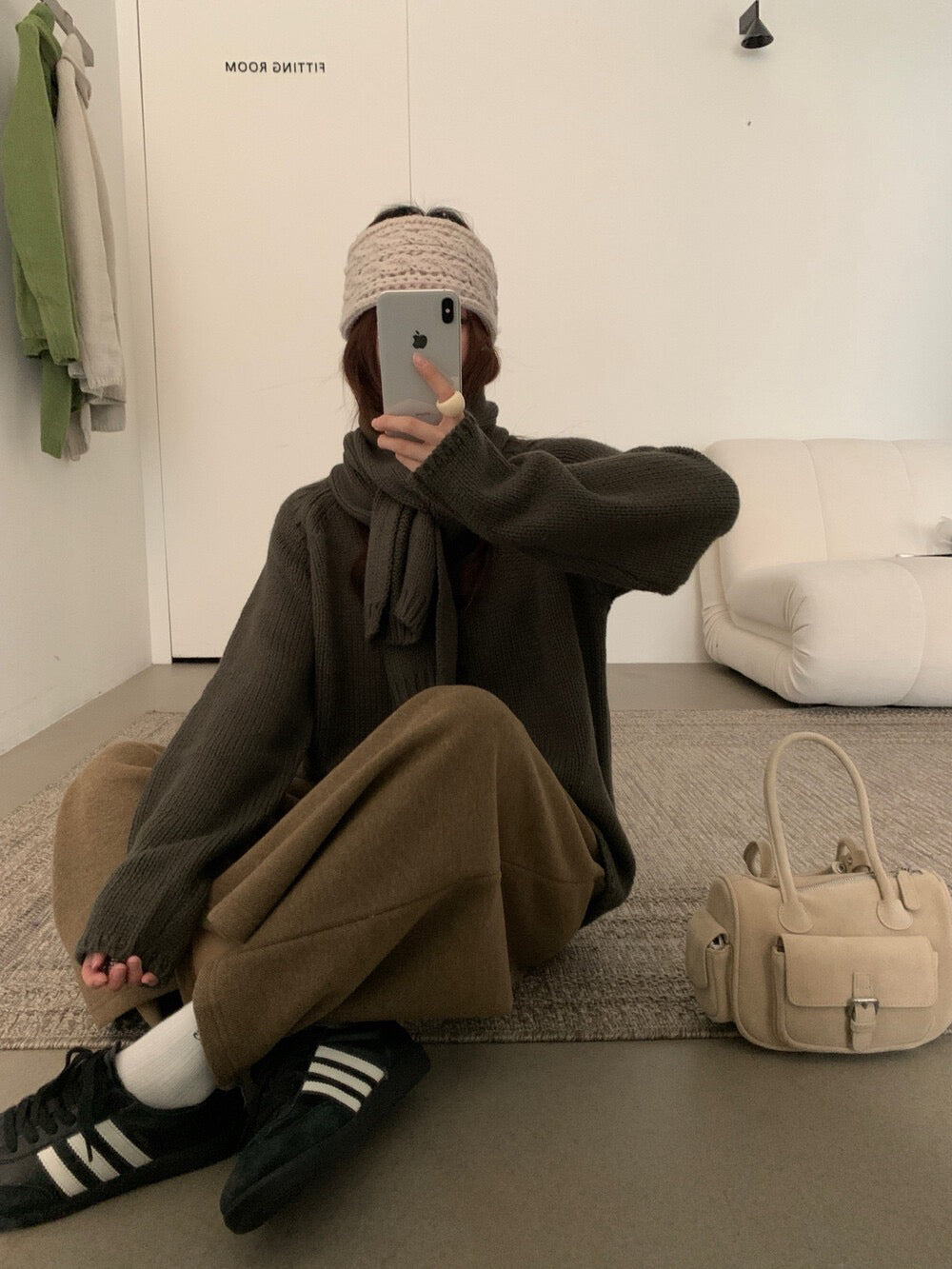 // 巨美粗針慵懶感落肩毛衣(連頸巾)