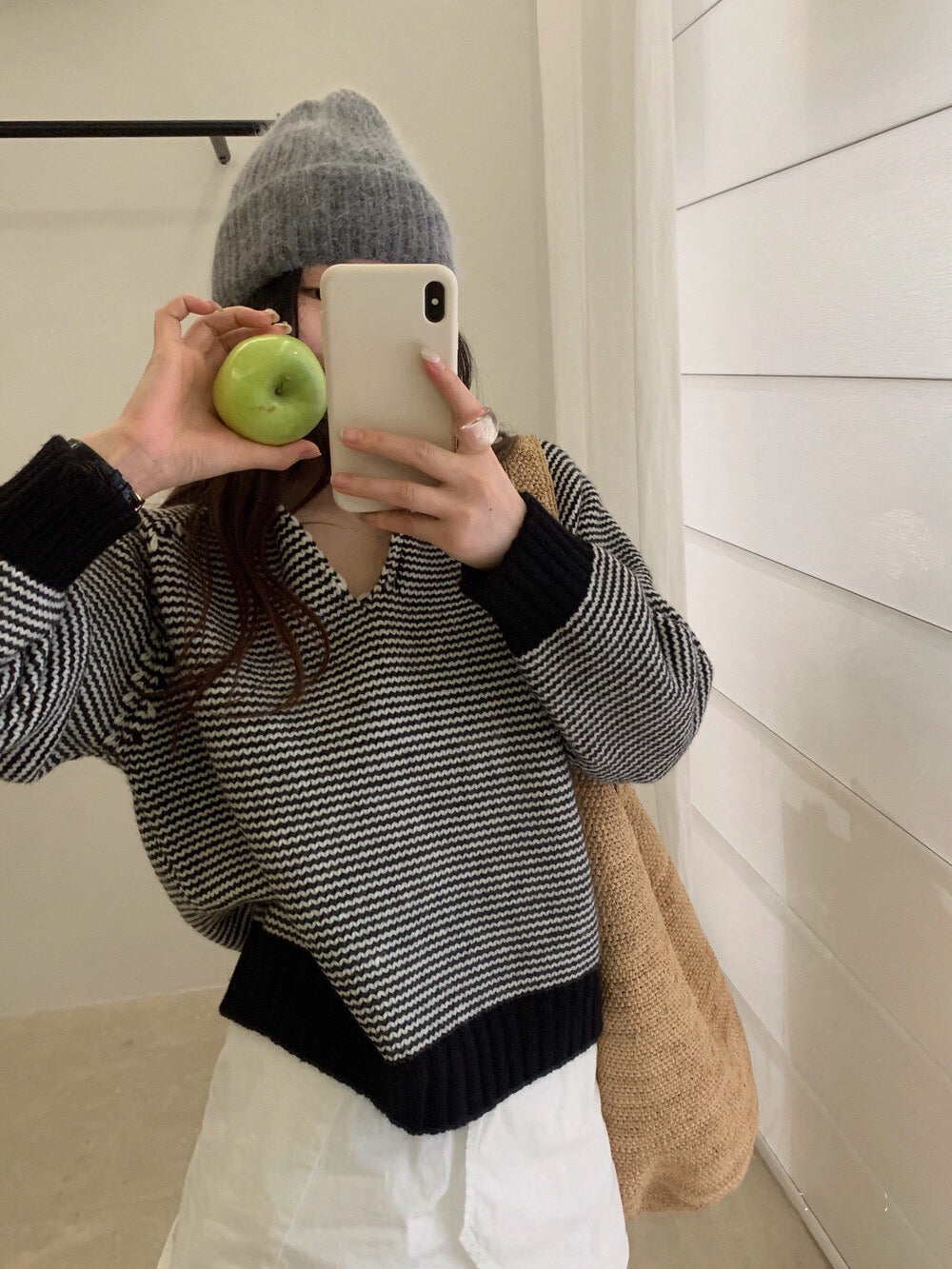 // 設計感撞色領一粒鈕細間條毛衣