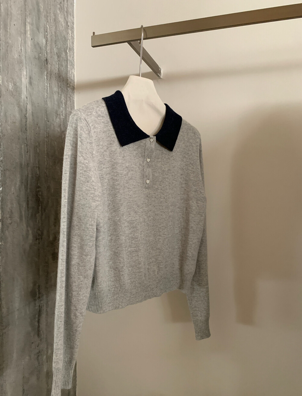 // 撞色翻領兔絨針織上衣