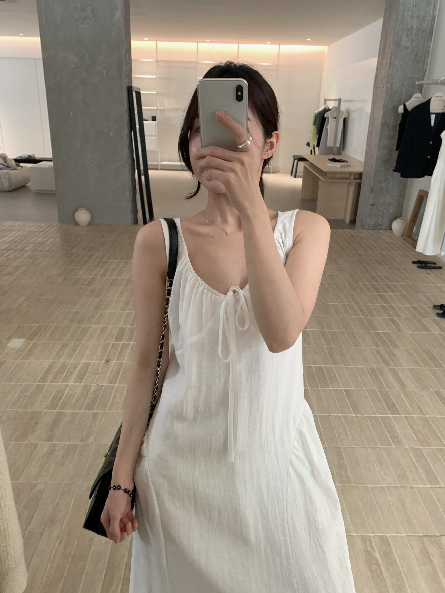 // 綁帶領口側壓褶details背心OPS