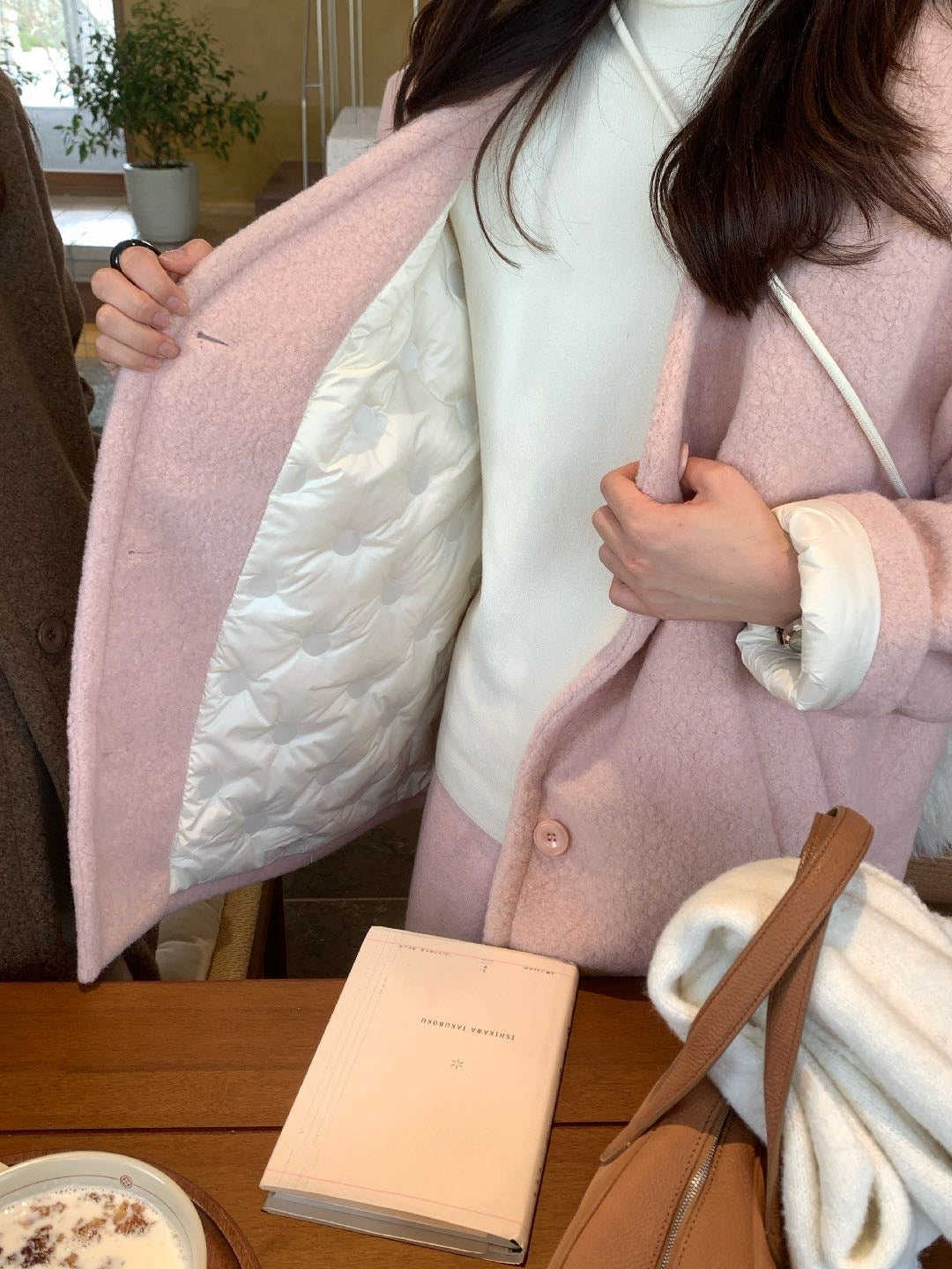 // 寬鬆版型夾棉V領毛呢外套