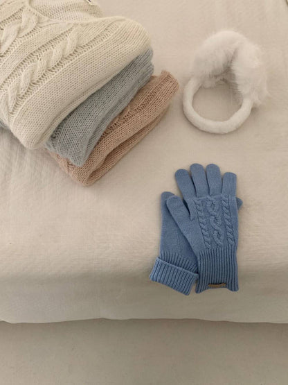 // 15%羊毛扭紋麻花寬鬆款毛衣