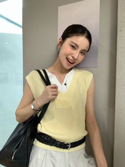 // 假兩件拼接小V領直紋針織背心