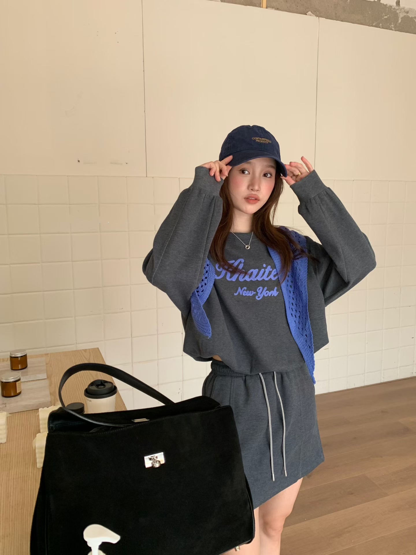 // 超美刺繡字衛衣+抽繩短裙兩件套(連針織披肩)￼