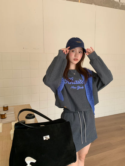 // 超美刺繡字衛衣+抽繩短裙兩件套(連針織披肩)￼