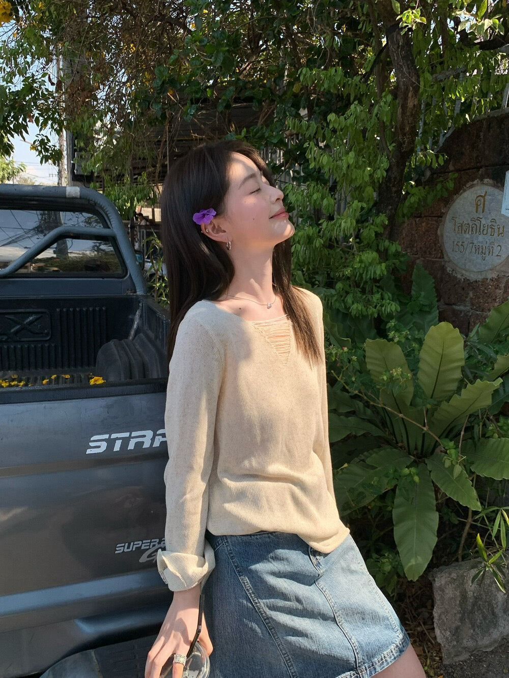 // 慵懶感V領微喇叭袖針織上衣