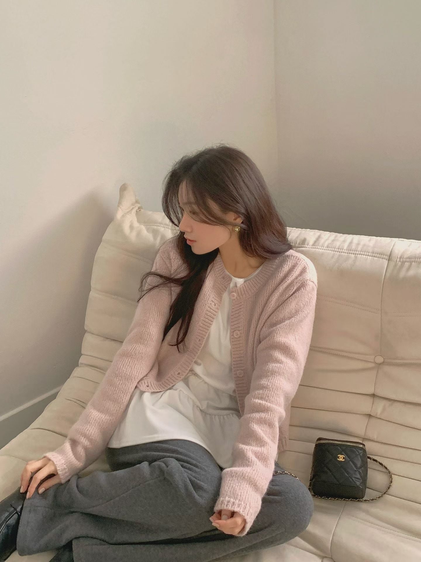 // 背後lace貼布混羊毛圓領CD