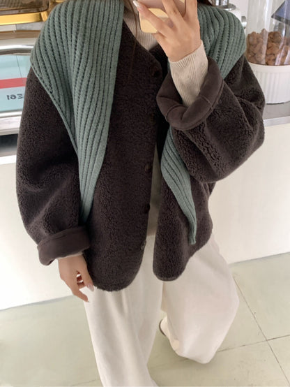 // 連披肩弧邊羊羔毛外套