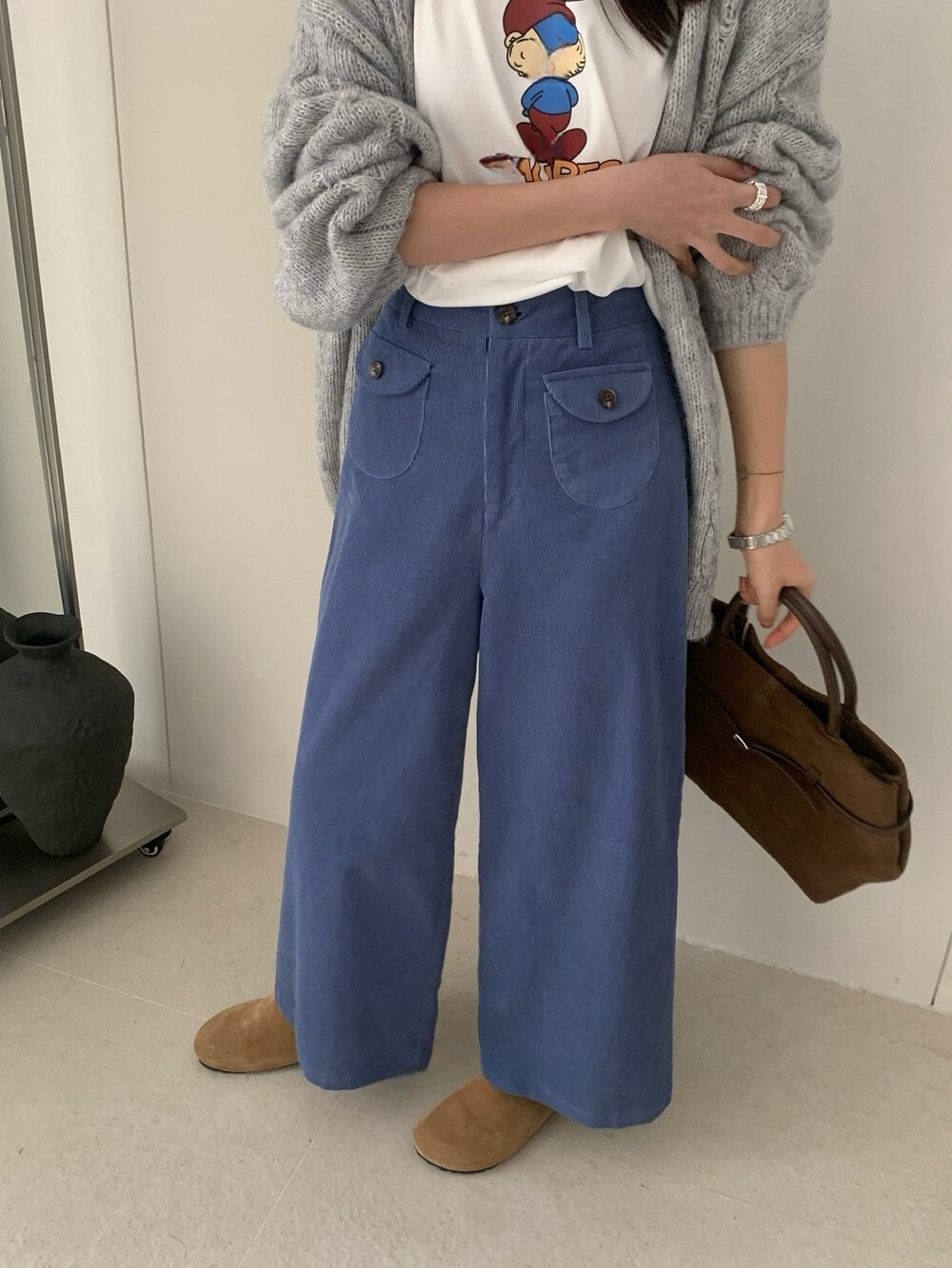 // 小口袋設計微闊腳燈芯絨褲