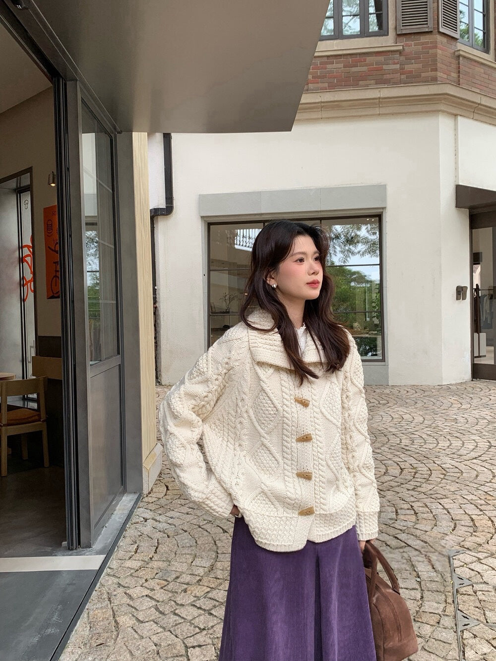 // 重工麻花牛角鈕翻領CD