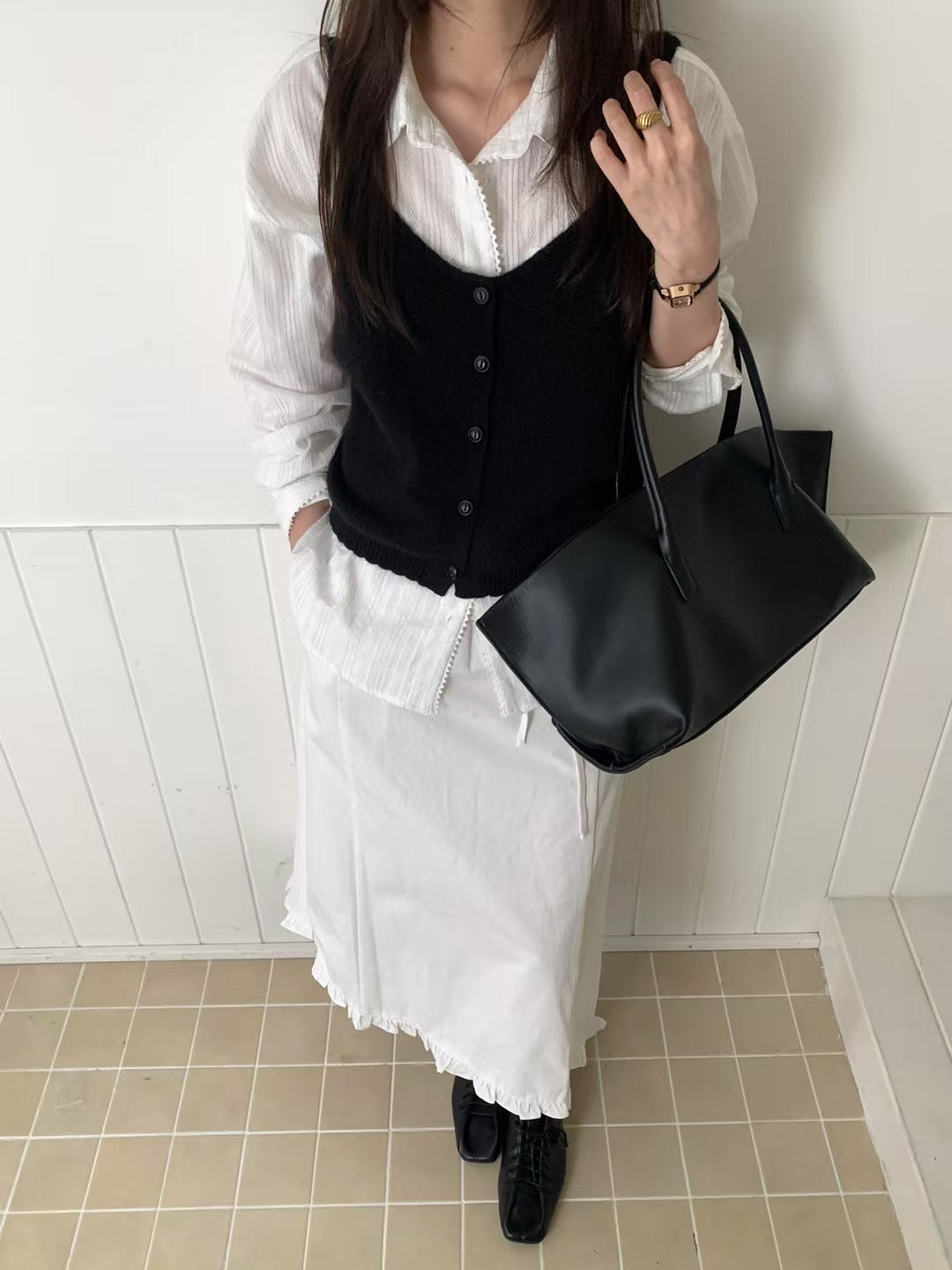 // 荷葉花邊腳挺版中裙