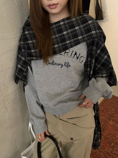B179 / 休閒風刺繡字衛衣連格紋披肩套裝