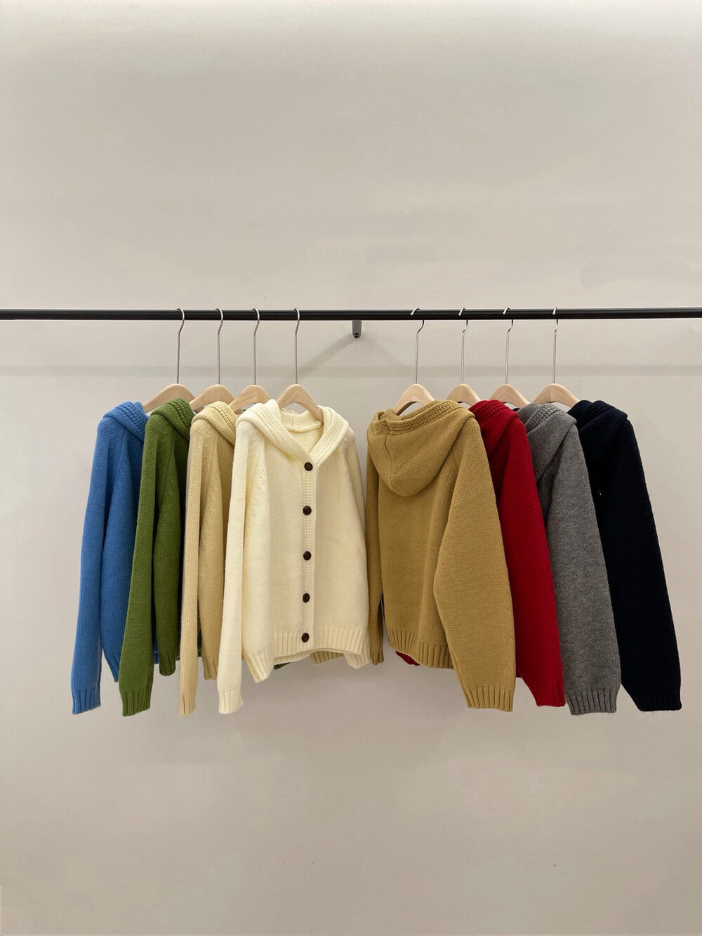 // 八色織紋邊連帽冷外套