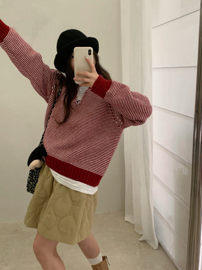 // 設計感撞色領一粒鈕細間條毛衣