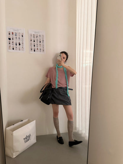 // 設計師感斜肩鈕扣單吊帶間條TEE