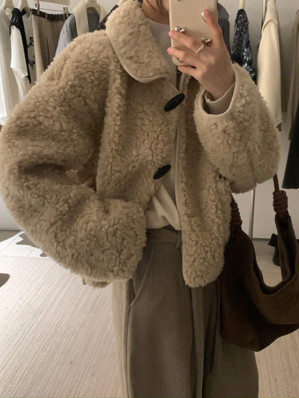 // 可愛風牛角鈕皮毛一體羊羔毛外套