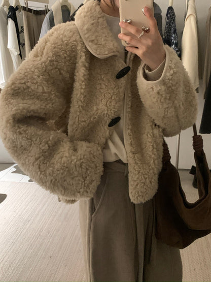 // 可愛風牛角鈕皮毛一體羊羔毛外套