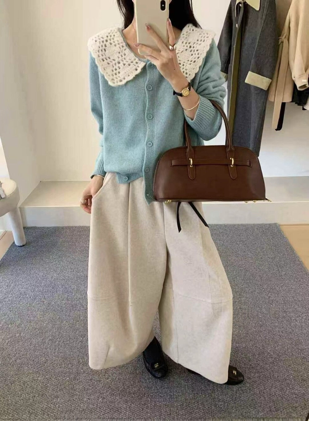 // 拼接鈎花針織翻領排扣毛衣