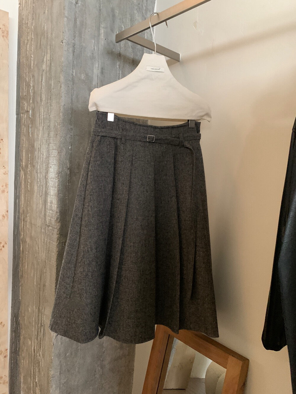 // 韓式復古粗百褶半裙(連腰帶)