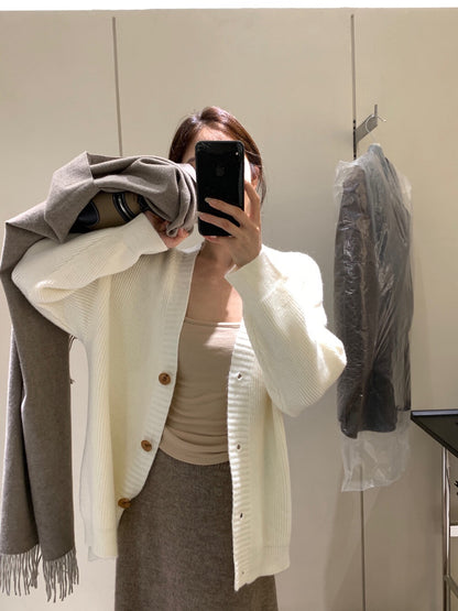 // 慵懶風V領寬鬆款CD