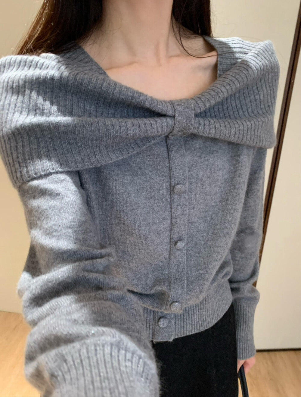 // 57%wool蝴蝶結一字領排扣NT