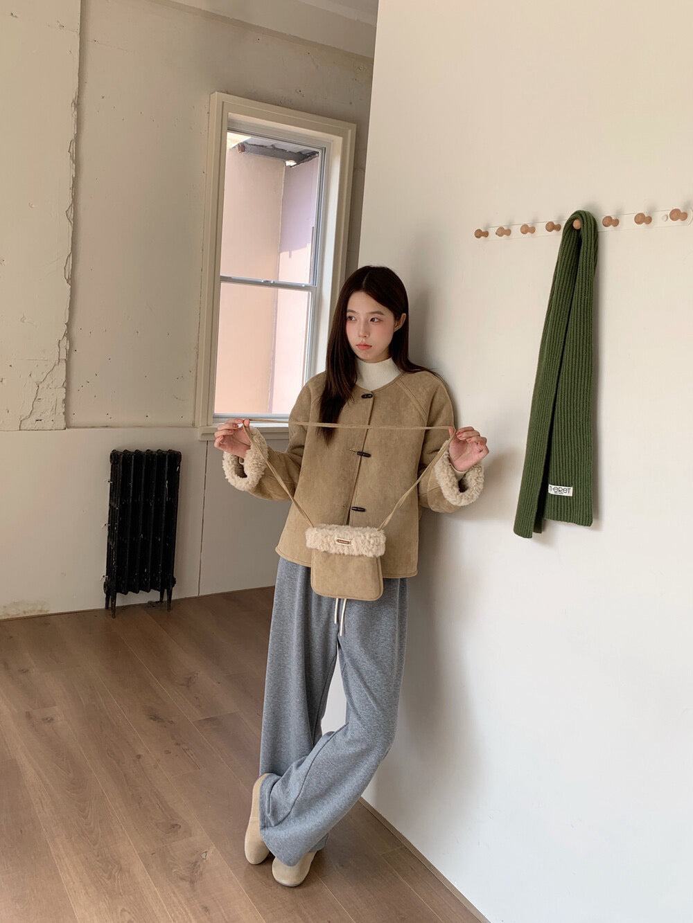 // 100%羊毛皮毛一體牛角鈕外套(連袋仔)