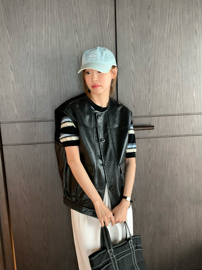 // 超帥圓領口袋彷皮背心外套