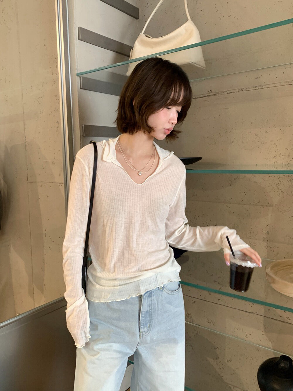 🧴 超舒服小V翻領薄薄卷邊TEE