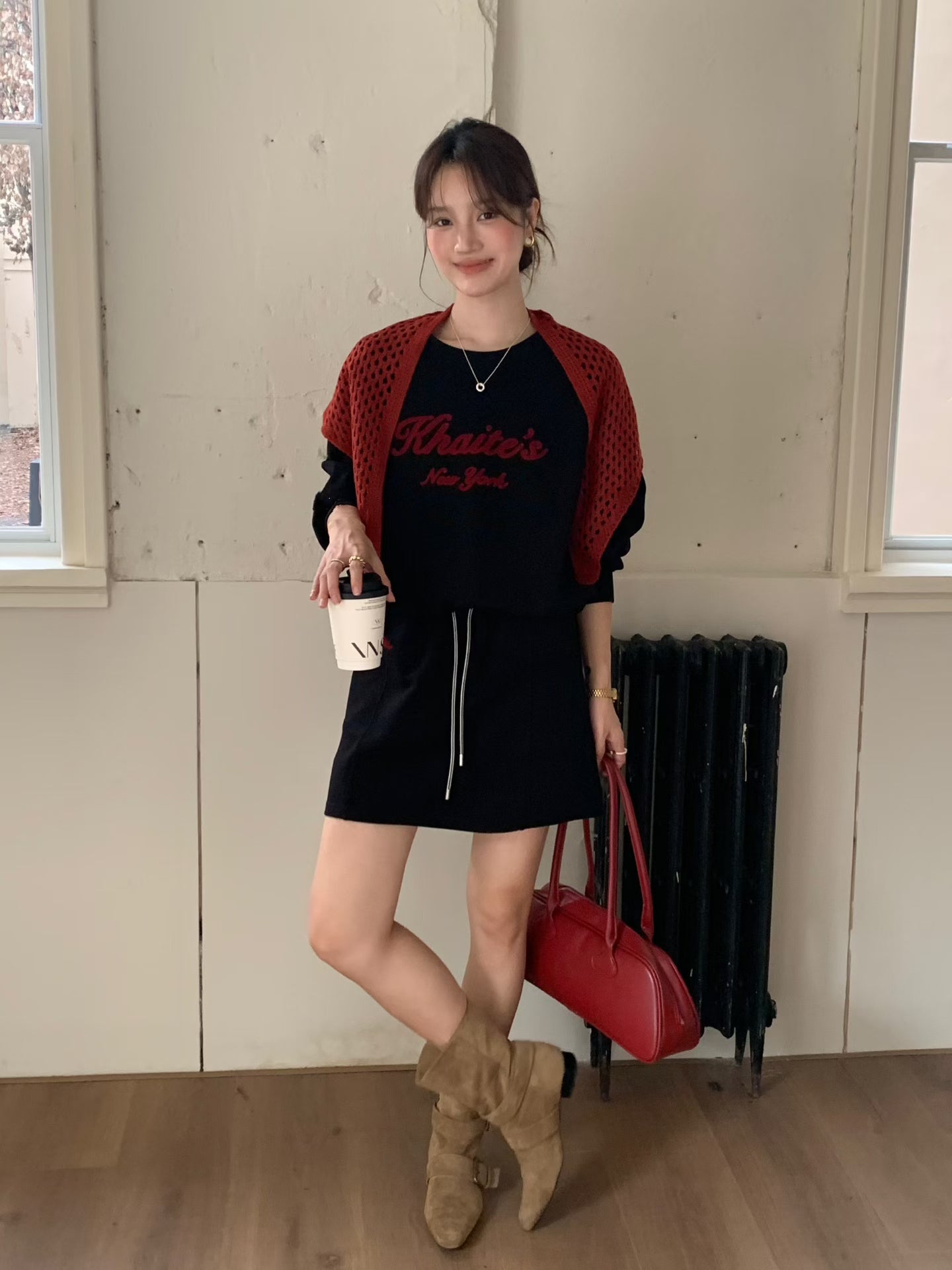 // 超美刺繡字衛衣+抽繩短裙兩件套(連針織披肩)￼