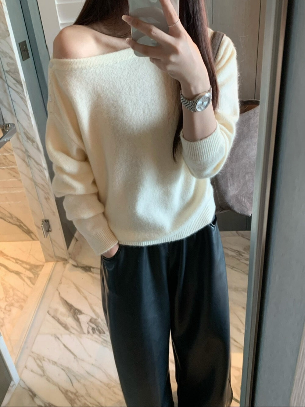 // 50%alpaca鈕扣設計斜領露肩NT