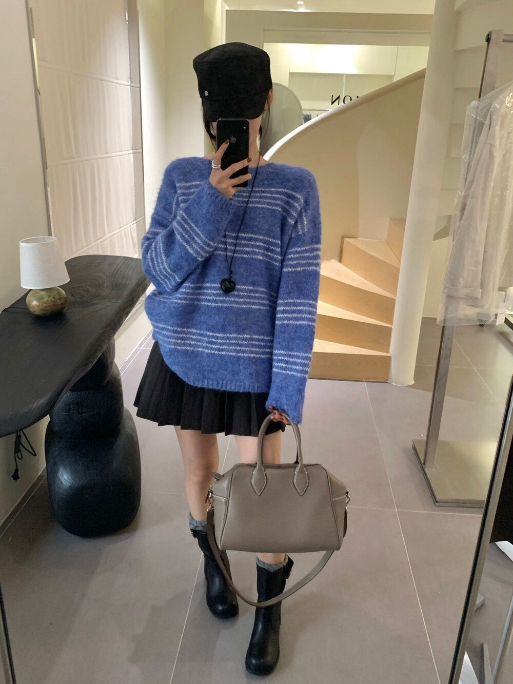 // 特別色系間條軟糯毛衣