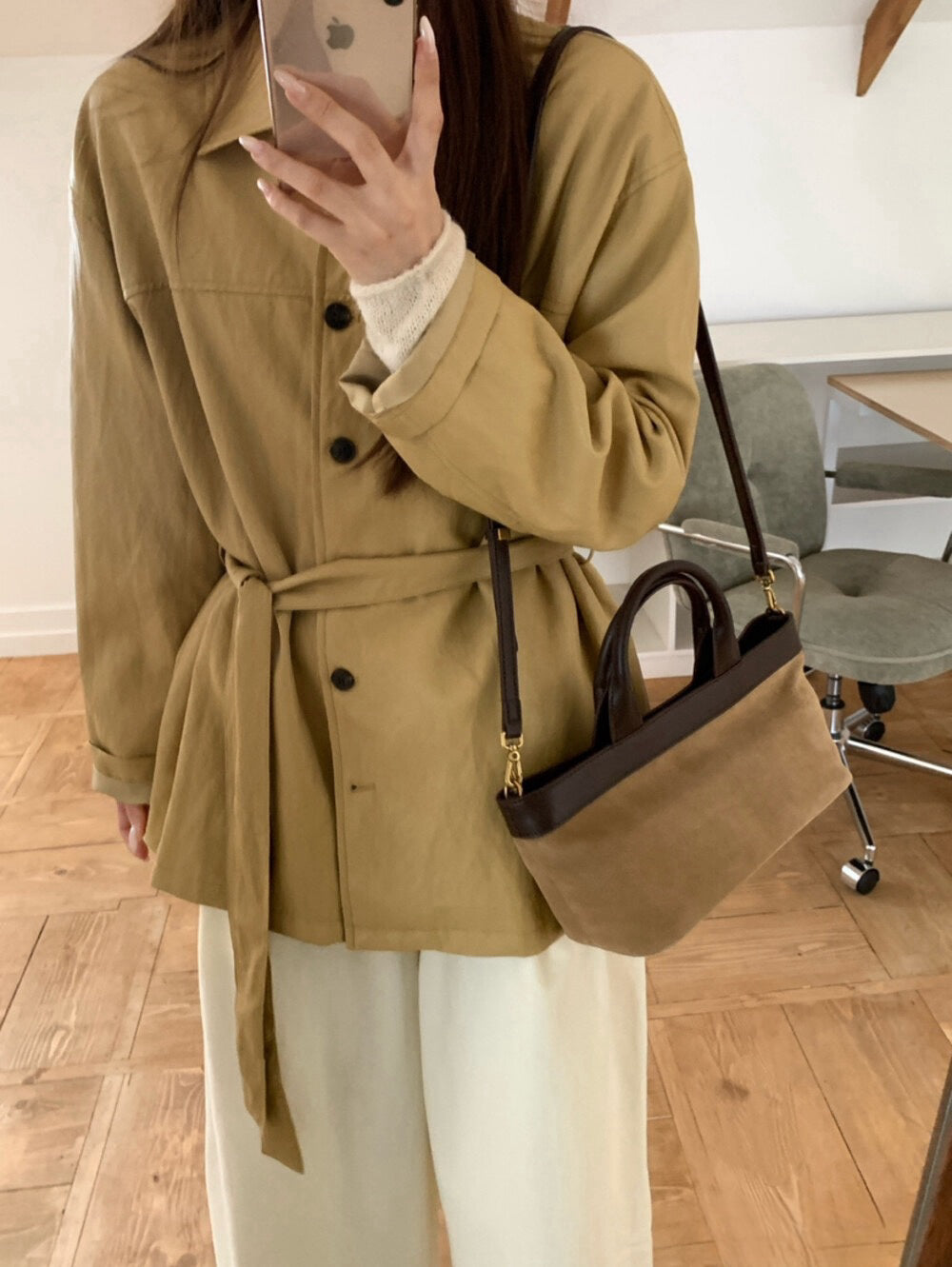 // 超軟復古翻領中長腰帶皮外套