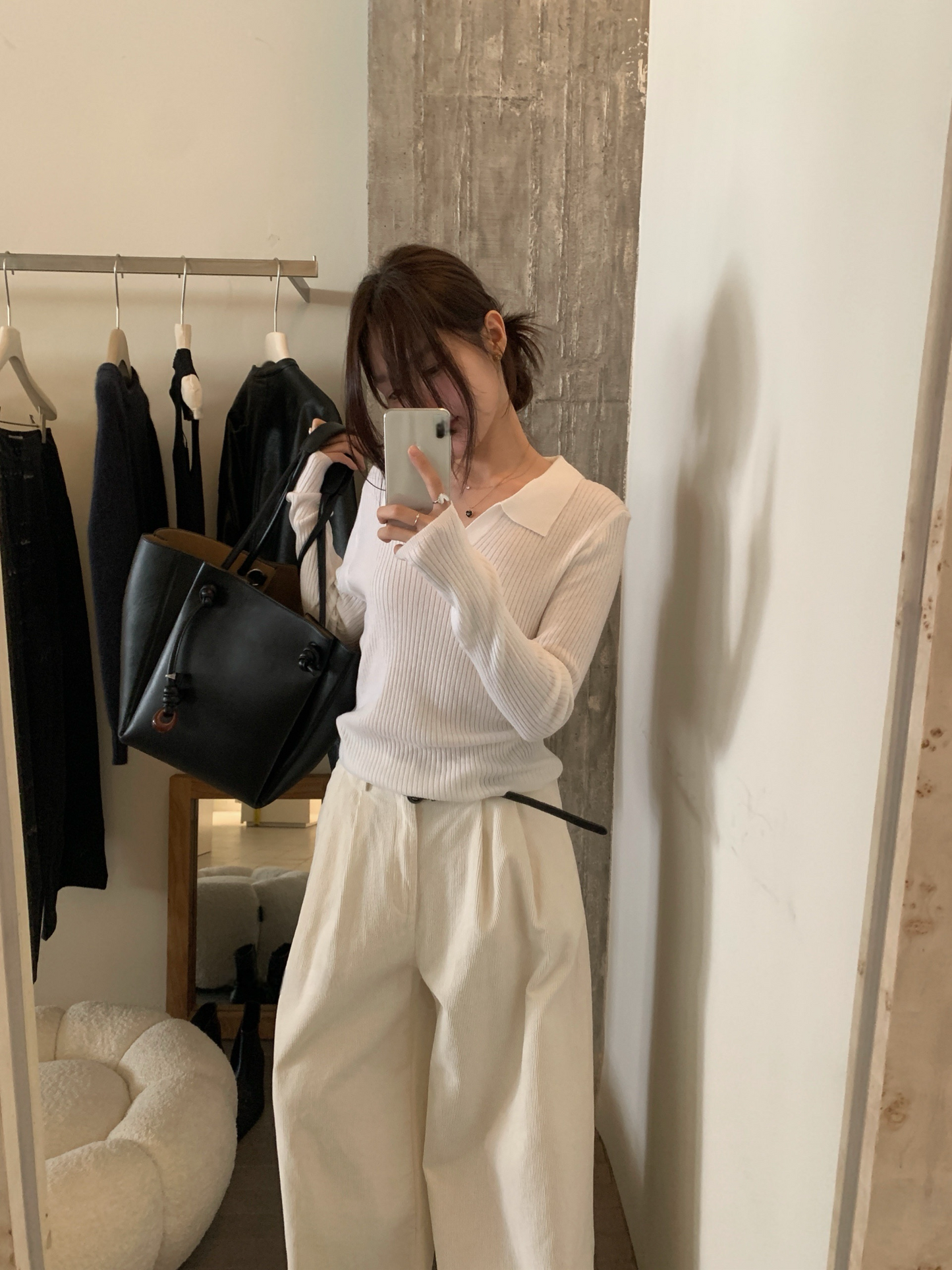 // 超顯瘦小V翻領薄針織上衣