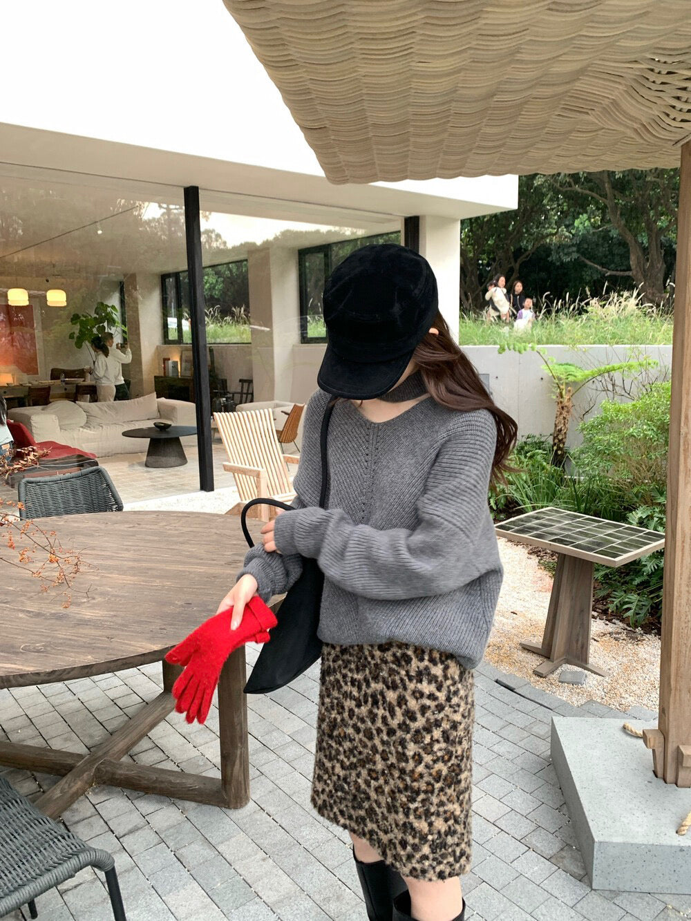 // 溫柔小性感掛頸毛衣