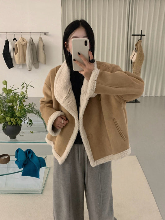 // 麂皮絨加羊羔毛底側排扣帥氣短款外套