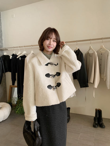 // 圈圈絨翻領正肩牛角鈕夾棉外套