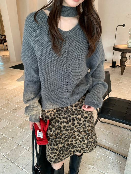 // 溫柔小性感掛頸毛衣