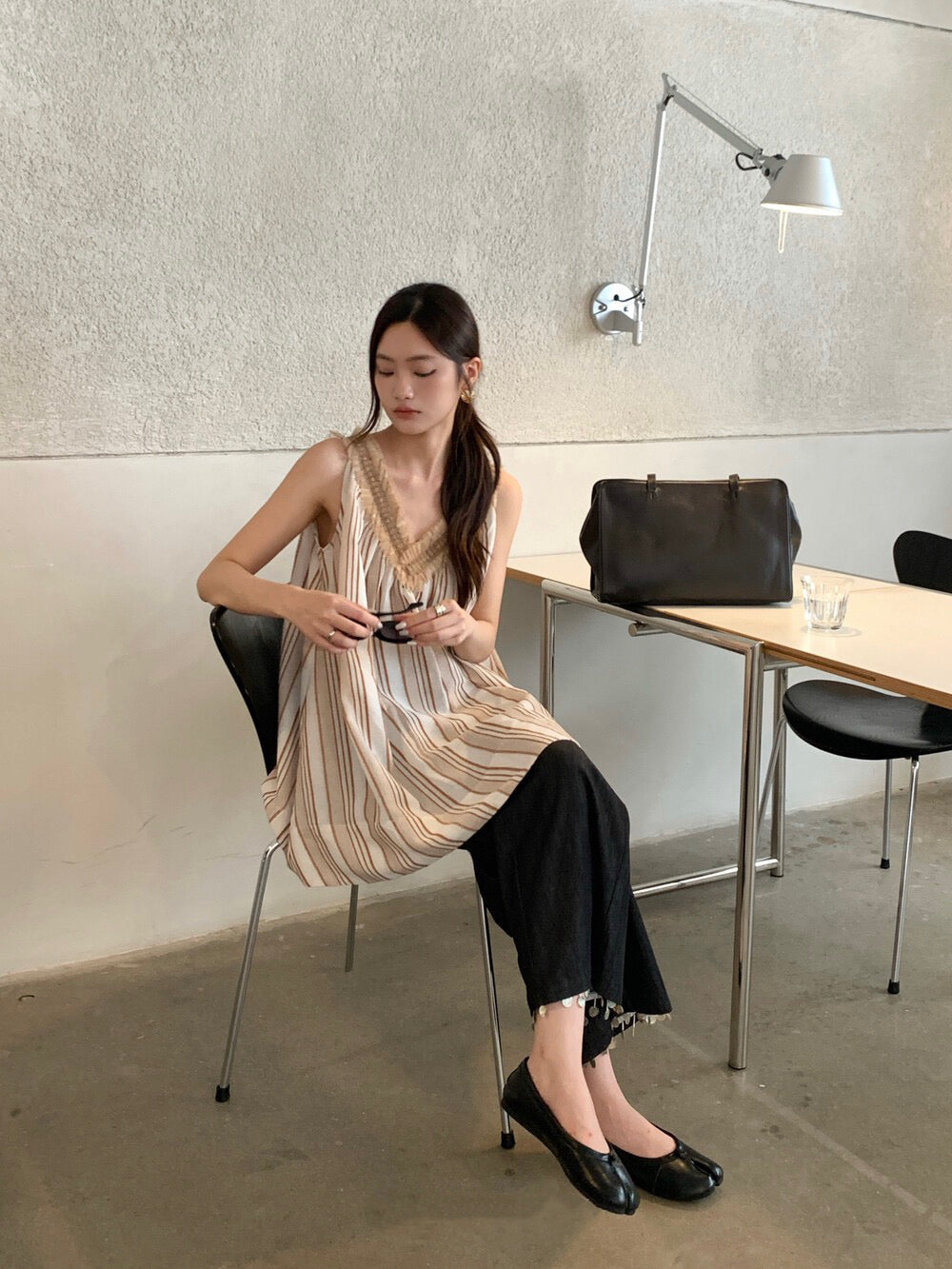 S22 / 拼接木耳邊間條背心+設計感褲腳直筒牛仔褲套裝
