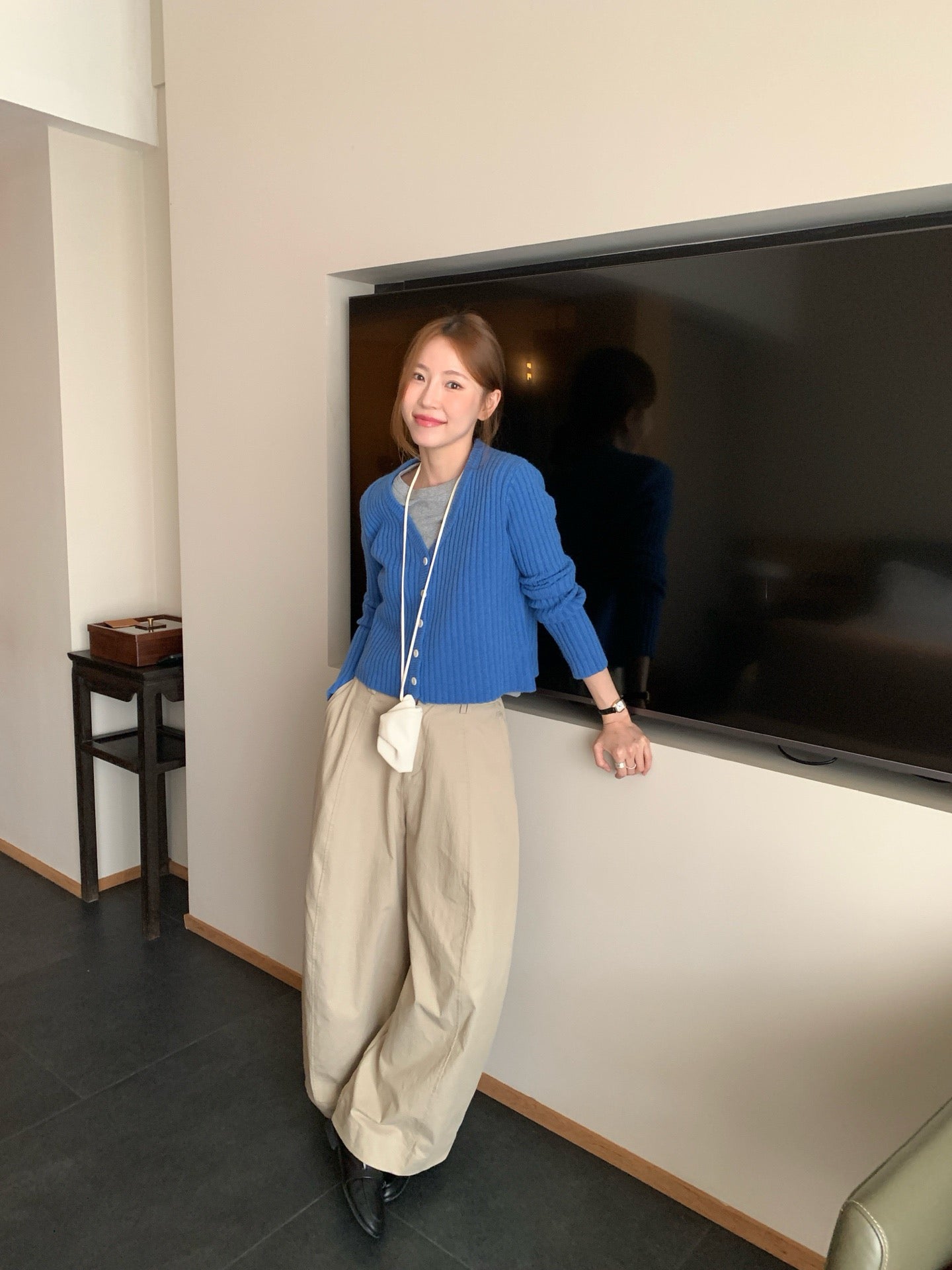 // 復古色調背後手織標直坑紋CD