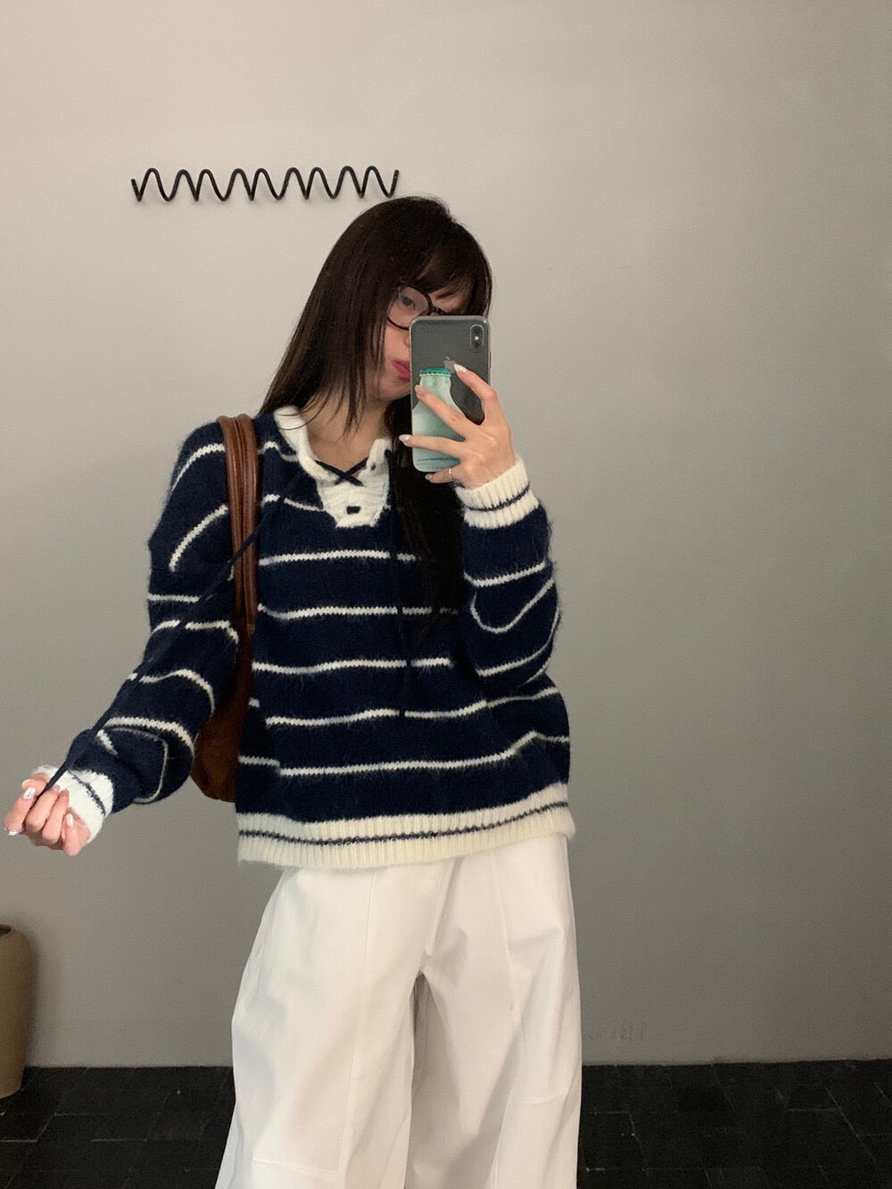 // 撞色綁帶領口間條毛衣