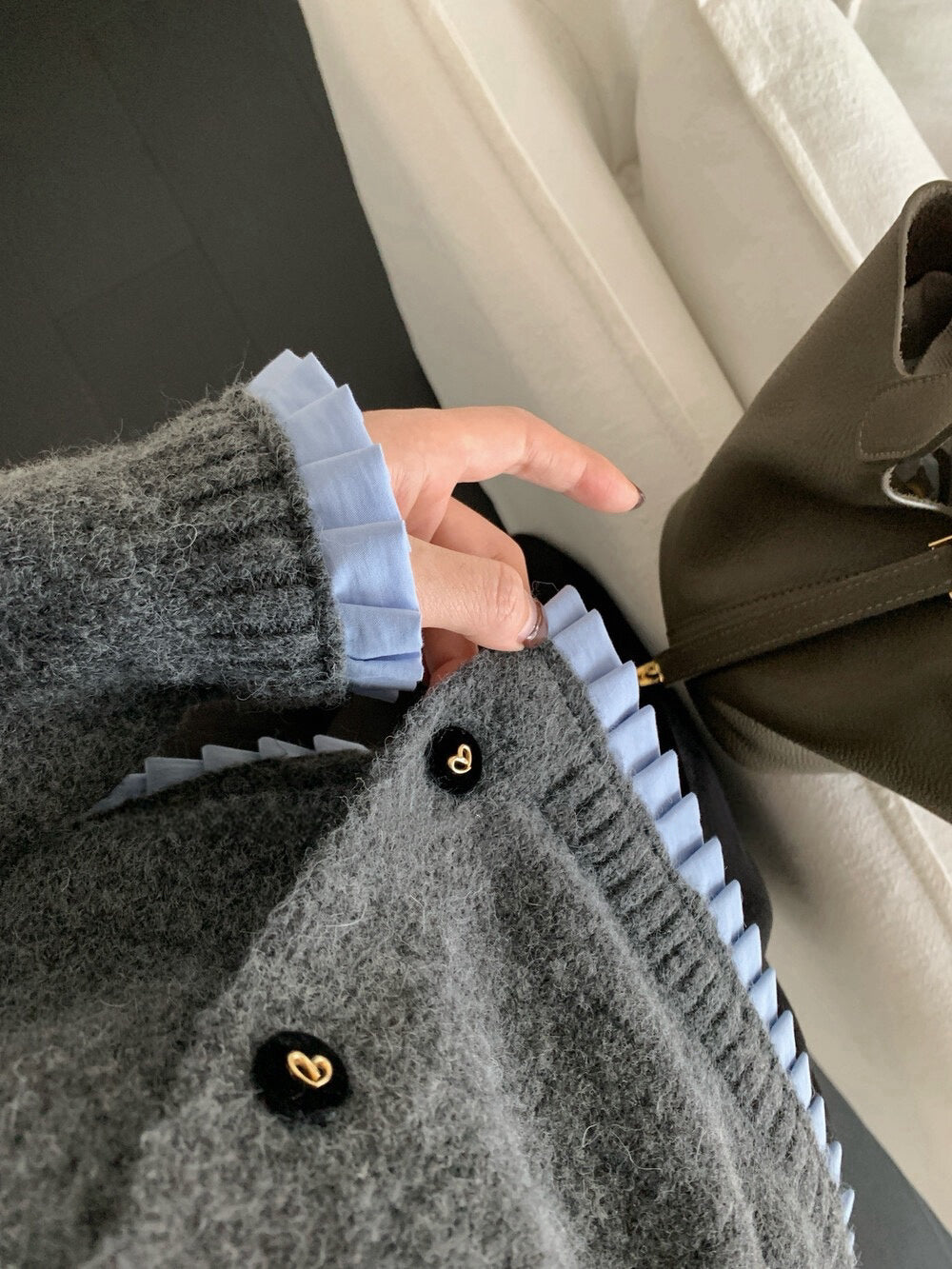 // 精緻鈕扣拼接百褶邊口袋軟糯CD