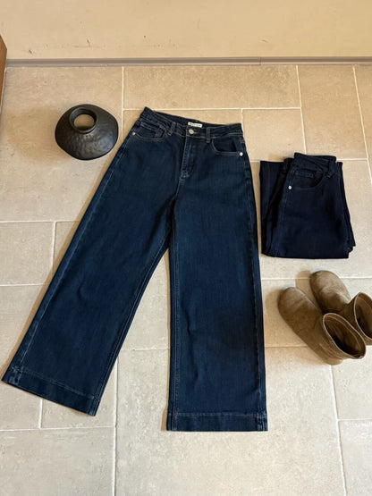 // 版型超好的微彈布料顯瘦牛仔褲